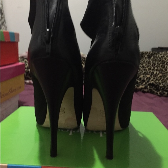 Heels - Picture 2 of 4